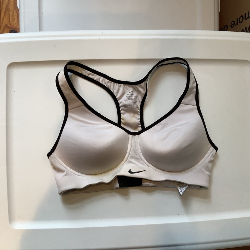 (Bin 6) Nike Dry-fit padded sports bra, Size 32B